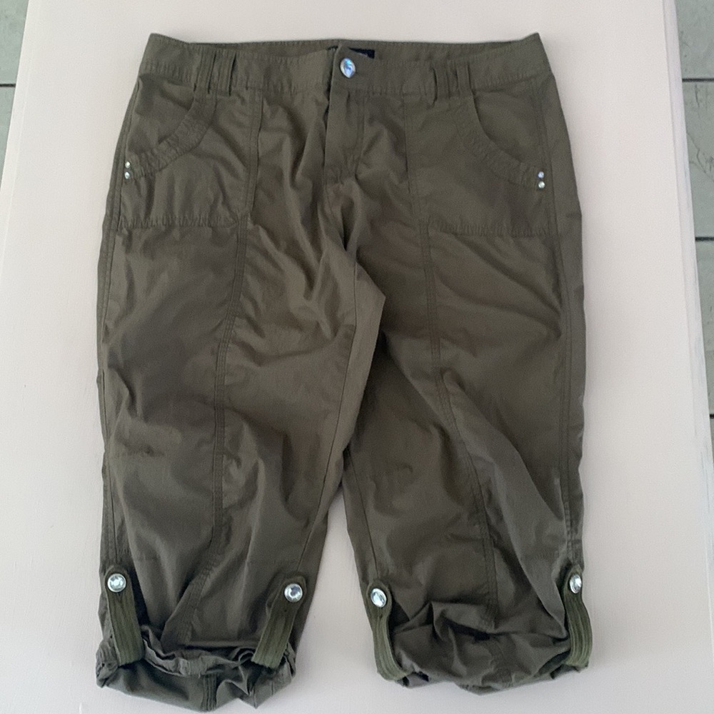 Y2k INC International Concepts Cargo Capri Pants